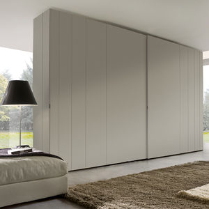 moderner Kleiderschrank 1