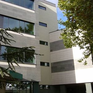 Hinterlüftete Fassade / Kalkstein