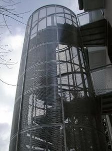 Wendeltreppe / Metallstruktur / gerade Stufen Metall / ohne Setzstufe
