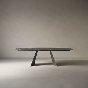 Tisch / minimalistisches Design 1
