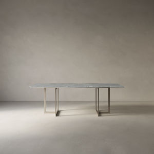Tisch / minimalistisches Design 1