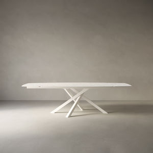 Tisch / minimalistisches Design 1