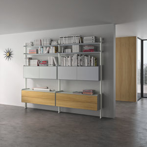 wandmontiertes Regal 1