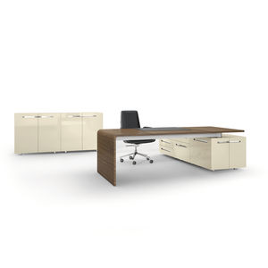Management-Schreibtisch 1