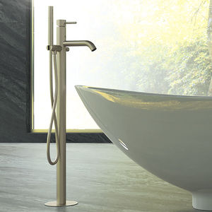 Einhebelmischer für Badewanne / bodenstehend / Edelstahl / für Badezimmer