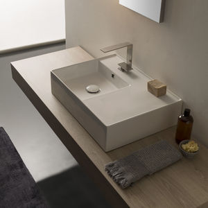 Aufsatzwaschbecken / rechteckig / Keramik / modern