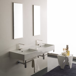 doppeltes Waschbecken / Wand / rechteckig / Keramik