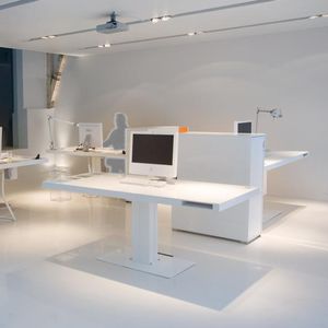 Multimedia-Schreibtisch