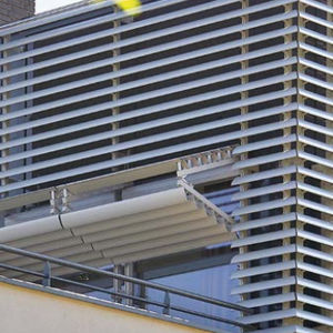 Spanplatte Sonnenschutzlamelle / für Fassaden / vertikal