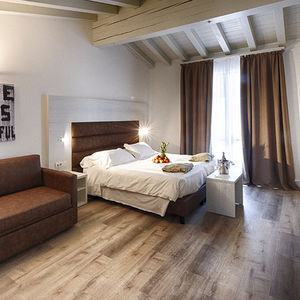 modernes Hotelzimmer 1