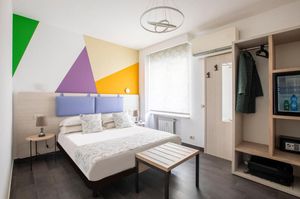 modernes Hotelzimmer 1