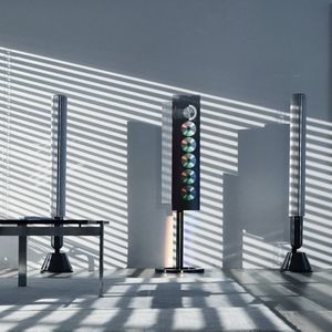 bodenstehender Lautsprecher