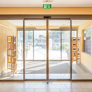 Eingangstür 1