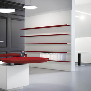 wandmontierte Bibliothek