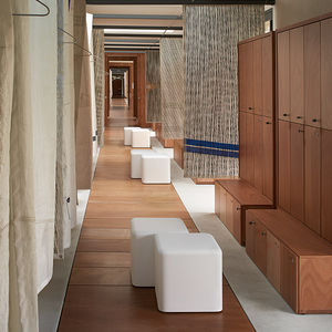 moderner Hocker 1