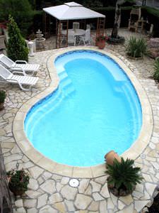 einteiliges Schwimmbecken