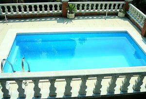 einteiliges Schwimmbecken