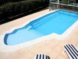 einteiliges Schwimmbecken
