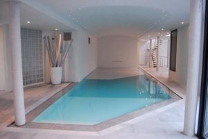 Schwimmbecken für den Innenraum 1