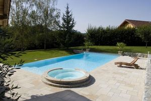 Überlaufschwimmbecken 1