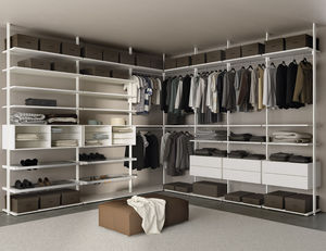 Begehbarer Kleiderschrank / Eck