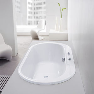 ovale Badewanne / aus Acryl / Massage