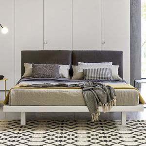 Doppelbett / modern / gepolstertes Kopfteil / Ulme