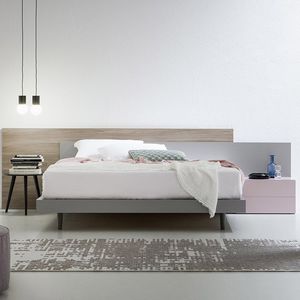Doppelbett / modern / Kopfteil / lackiertes Holz