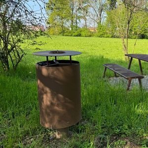 Park-Abfallbehälter 1