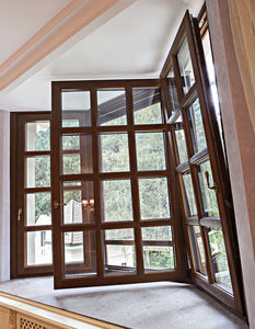 Flügelfenster / zum Kippen / Holz / 3-Fach-Verglasung