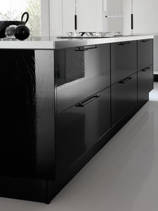 moderne Küche / Glas / lackiert / mit Griffen