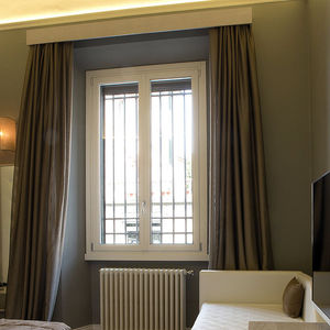 Flügelfenster / Holz / Aluminium / 4-Fach-Verglasung