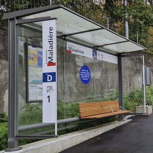 Glasbuswartehalle