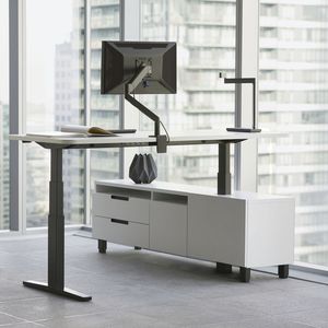 Metall-Schreibtisch