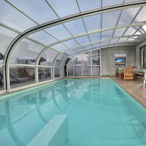 Schwimmbadüberdachung für Wandmontage