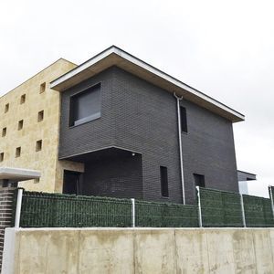 Ziegel für hinterlüftete Fassade