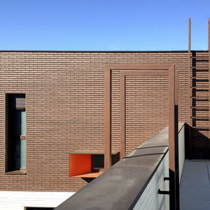 Ziegel für hinterlüftete Fassade