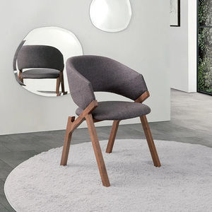 moderner Stuhl 1