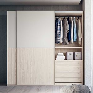 moderner Kleiderschrank