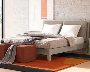 Doppelbett / modern / lackiertes Holz