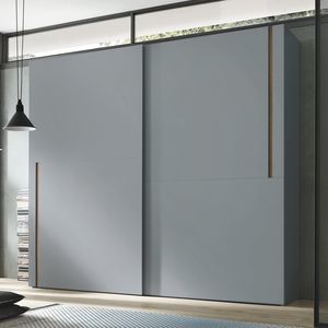 moderner Kleiderschrank