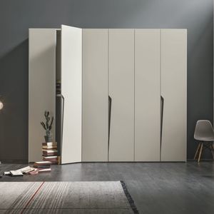 moderner Kleiderschrank