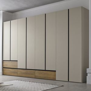 moderner Kleiderschrank