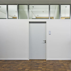 festinstallierte Trennwand / Glas / Aluminium / für Großraumbüros