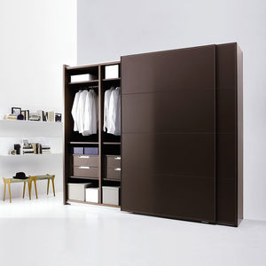 moderner Kleiderschrank 1