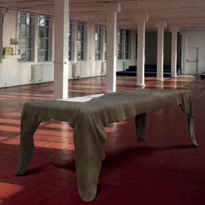 moderner Tisch