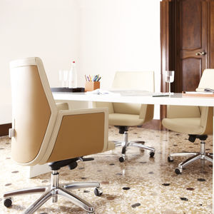 moderner Chefsessel 1