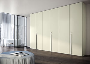 moderner Kleiderschrank 1