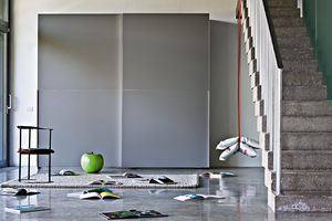 moderner Kleiderschrank