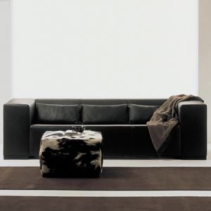 schwarzes Sofa